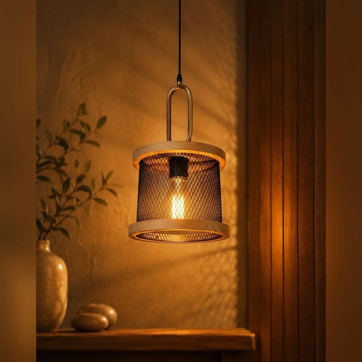 Single Pendant Light with Black Mesh and Wood 2