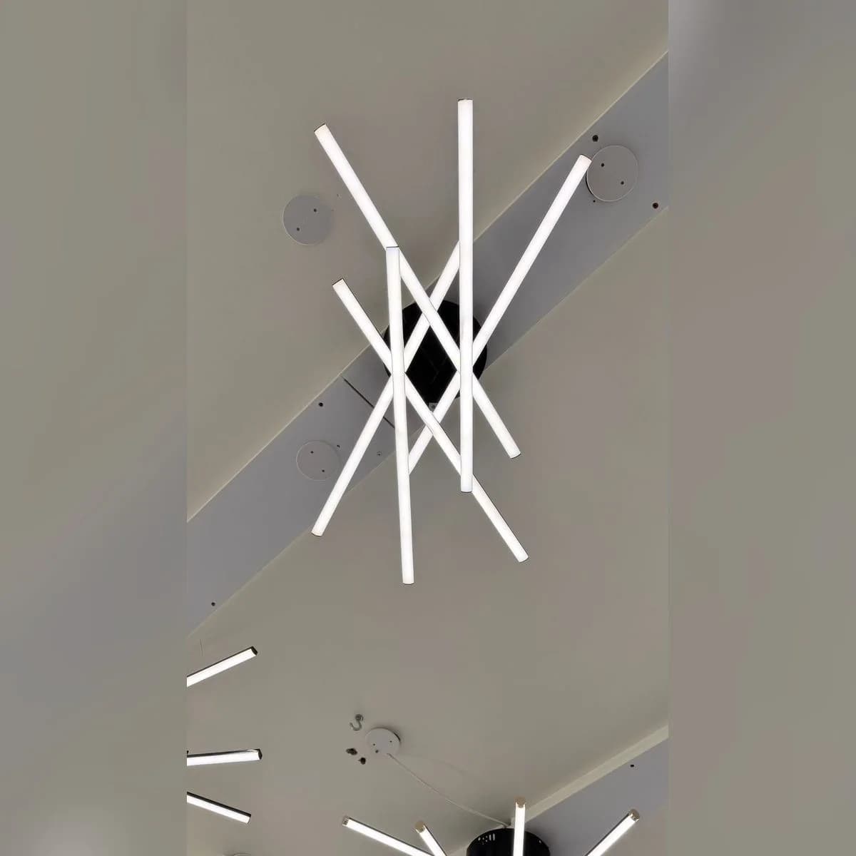 ثريا لطش أسود بتصميم قضبان ليد متداخلة 2