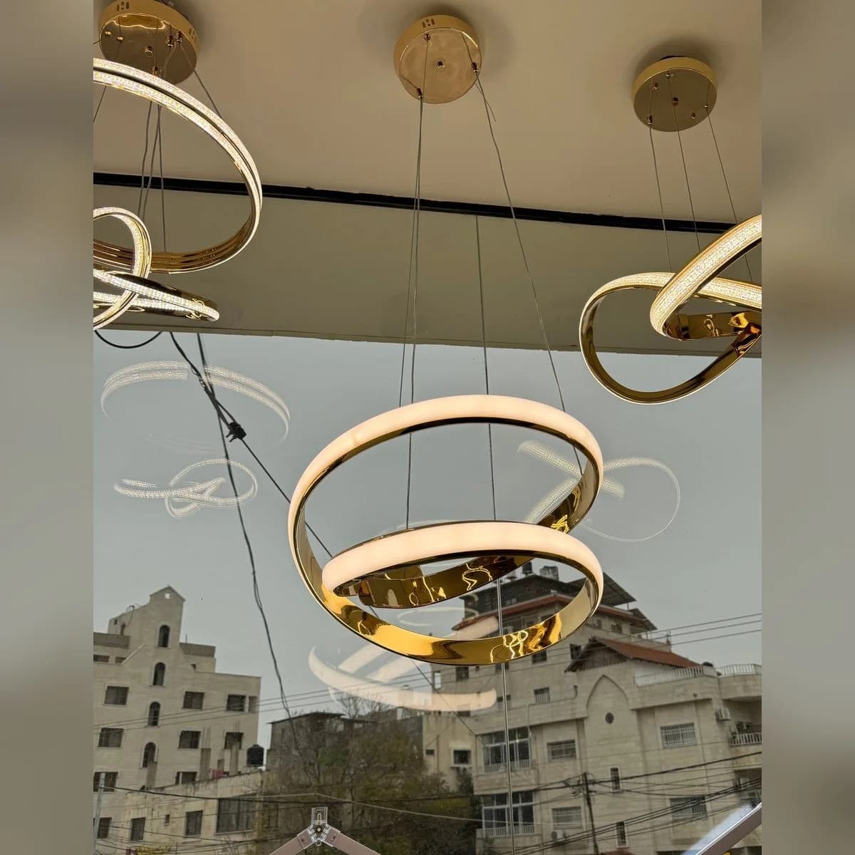 נברשת לד מודרנית זהב עם טבעות גליות 2