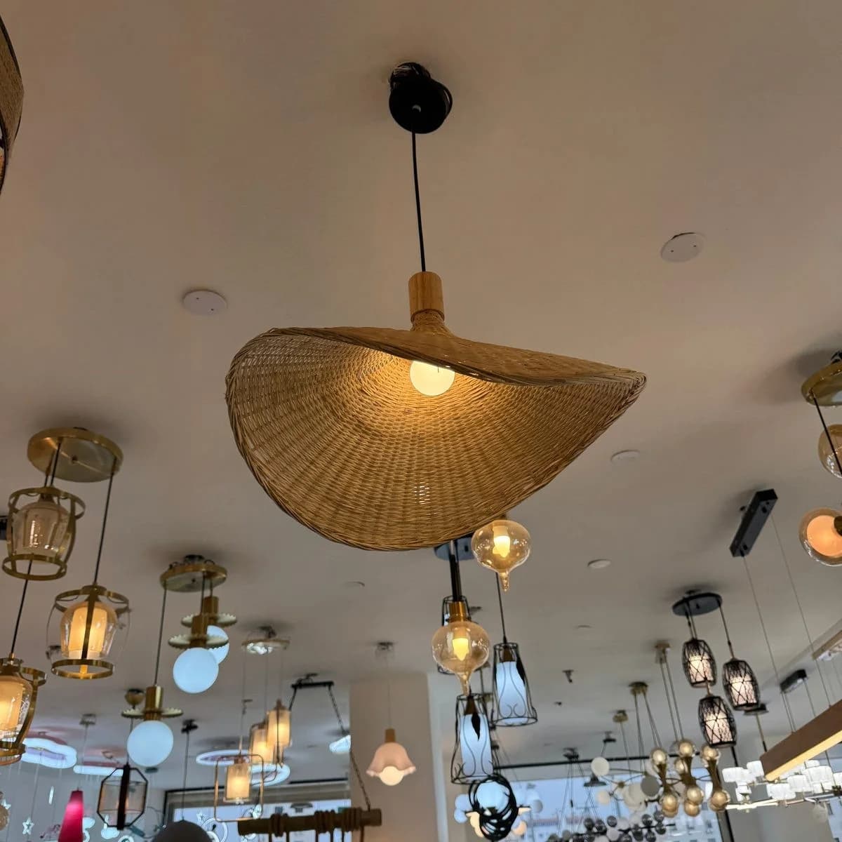 Woven Straw Wavy Pendant Light 2