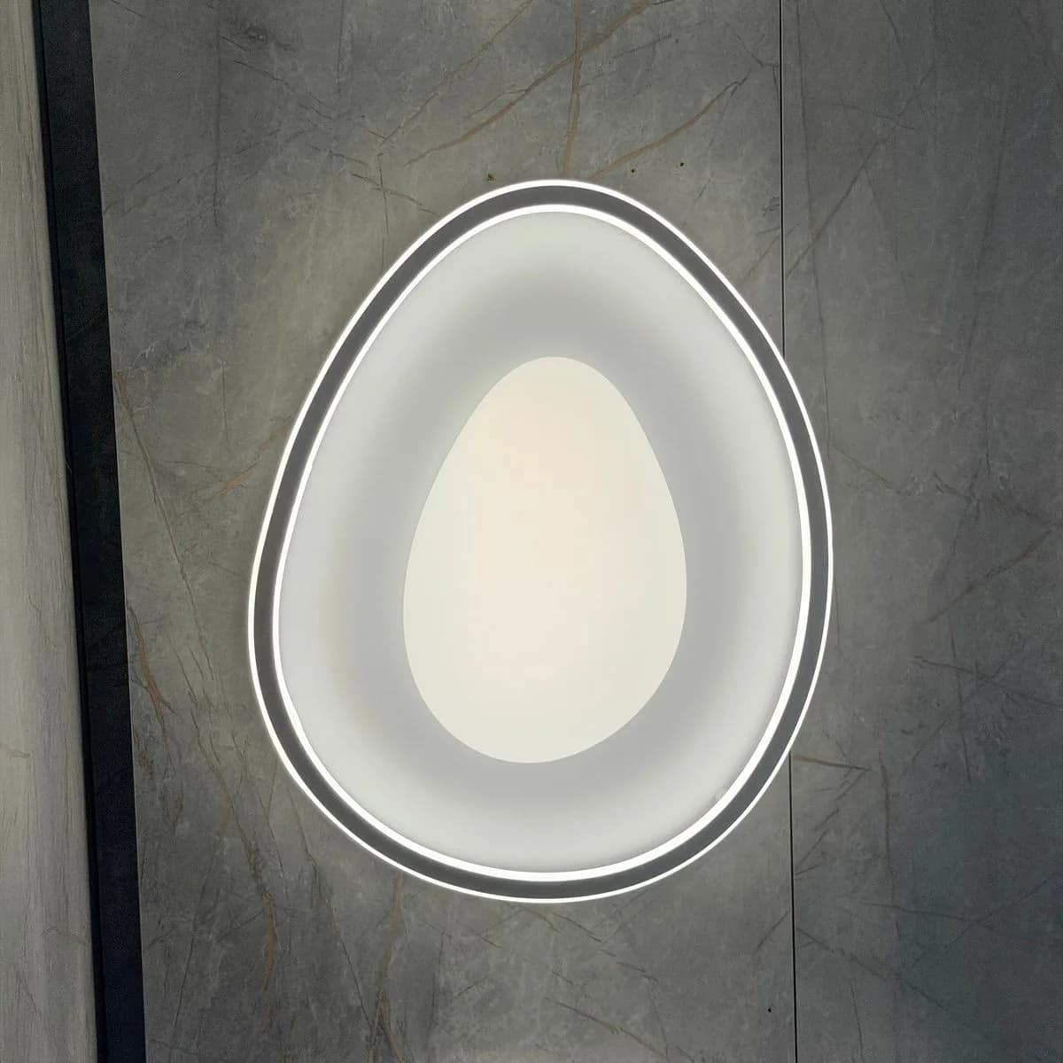 جلوب ليد 3D بتصميم انسيابي أبيض