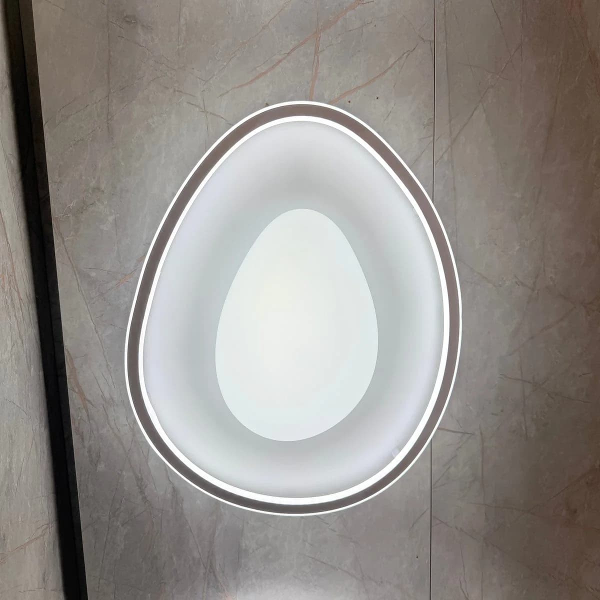 جلوب ليد 3D بتصميم انسيابي أبيض 2