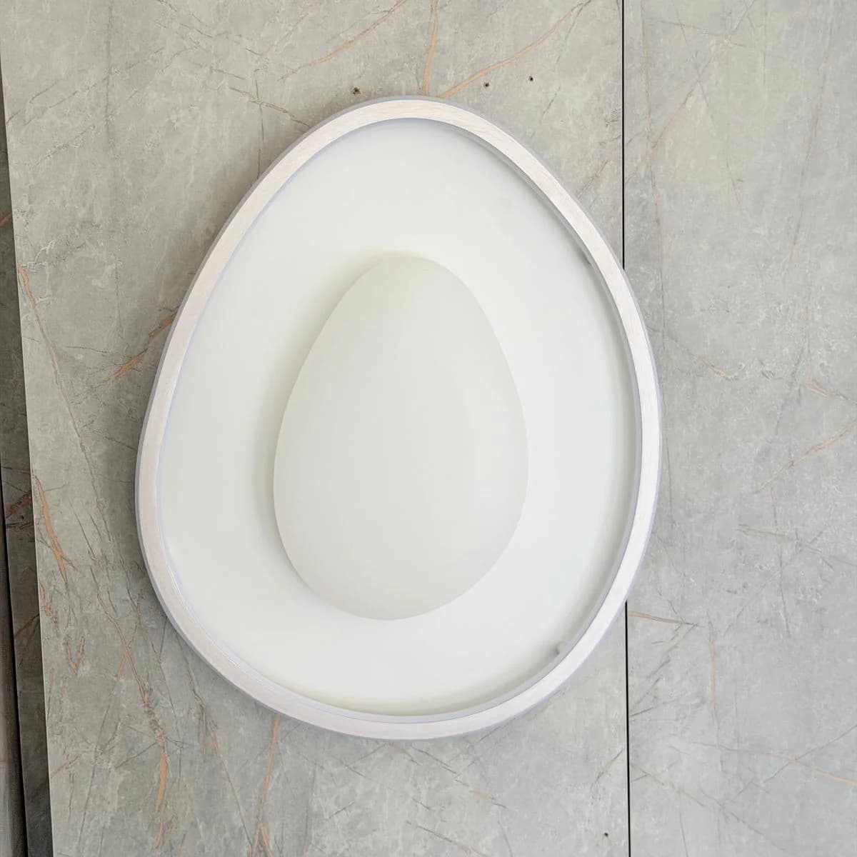 جلوب ليد 3D بتصميم انسيابي أبيض 3