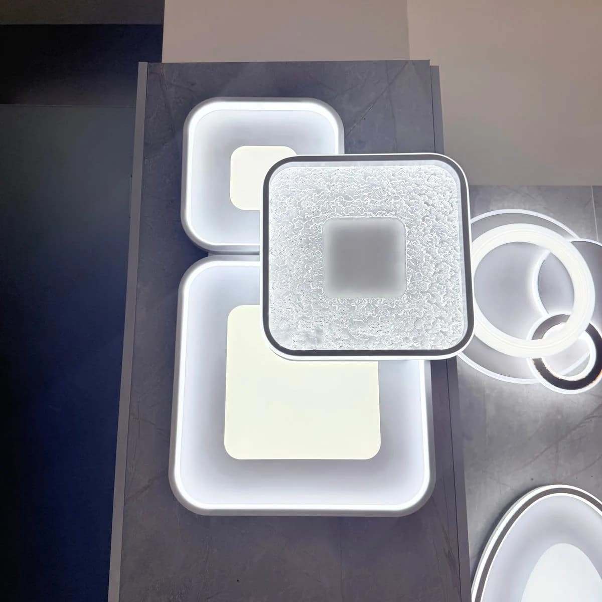جلوب سقف LED مربع 3D أبيض 45/65 سم