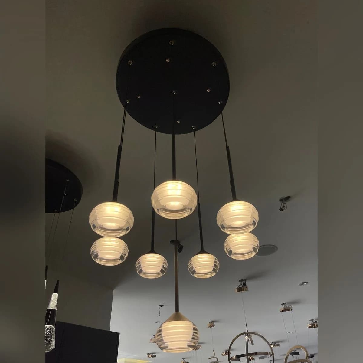 ثريا علاقي مودرن أسود بكرات زجاجية مموجة 2