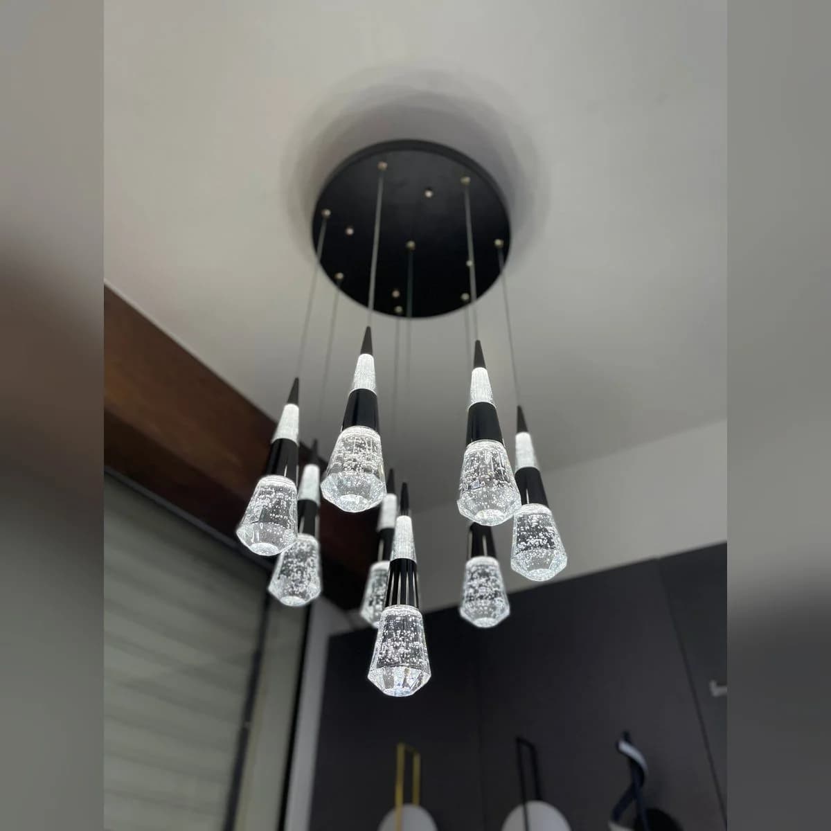 נברשת לד שחורה 8 ראשים עם קריסטל בועה 3