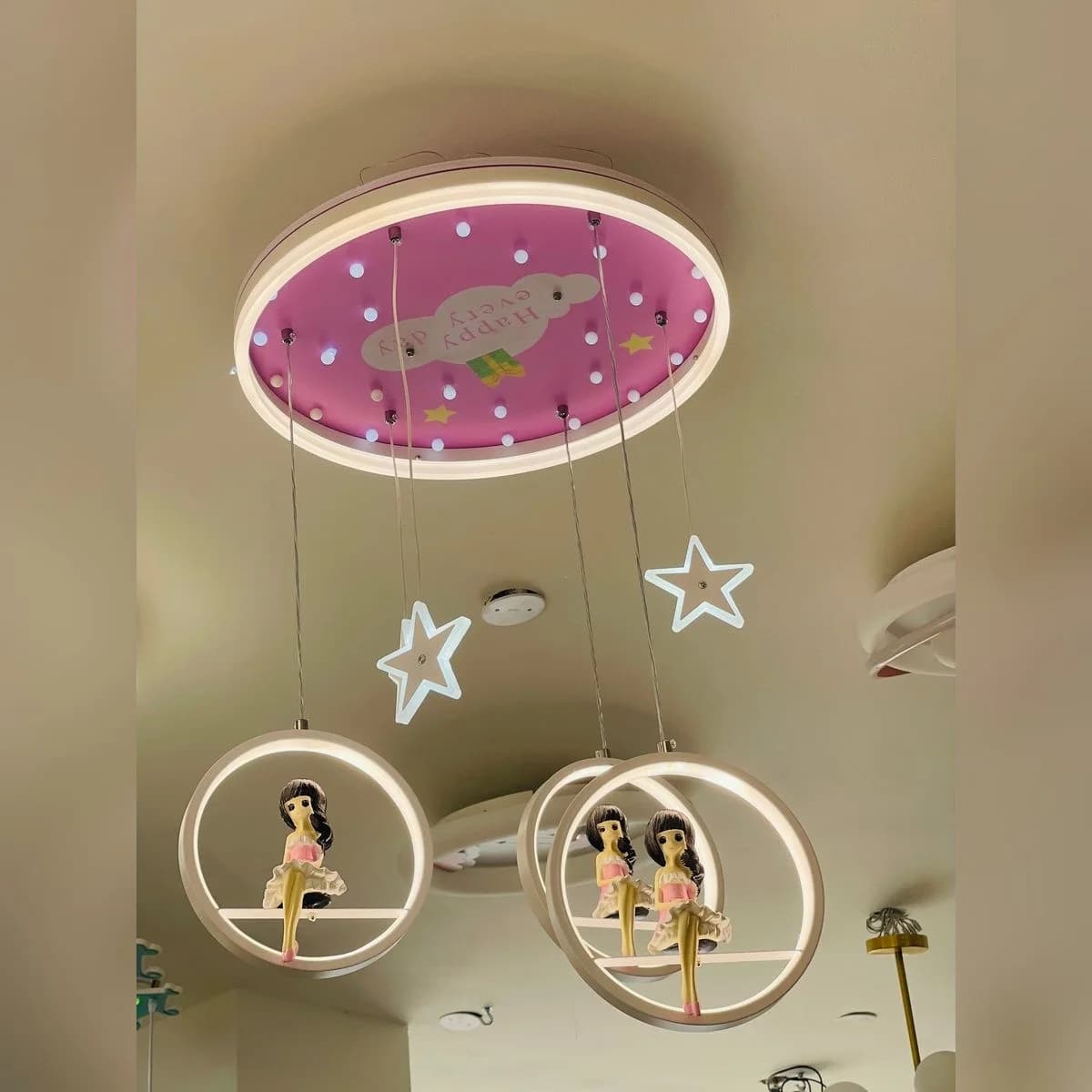 ثريا أطفال ليد وردية بمجسمات أميرات ونجوم 2