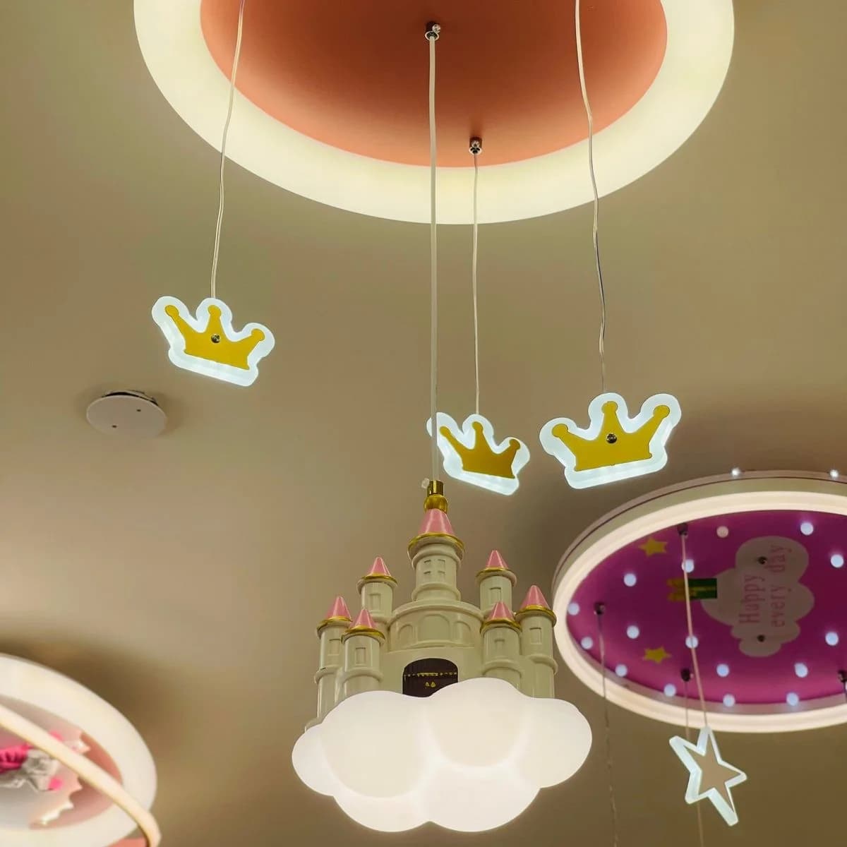 נברשת לד לחדר ילדים בעיצוב טירה וכתרים 2
