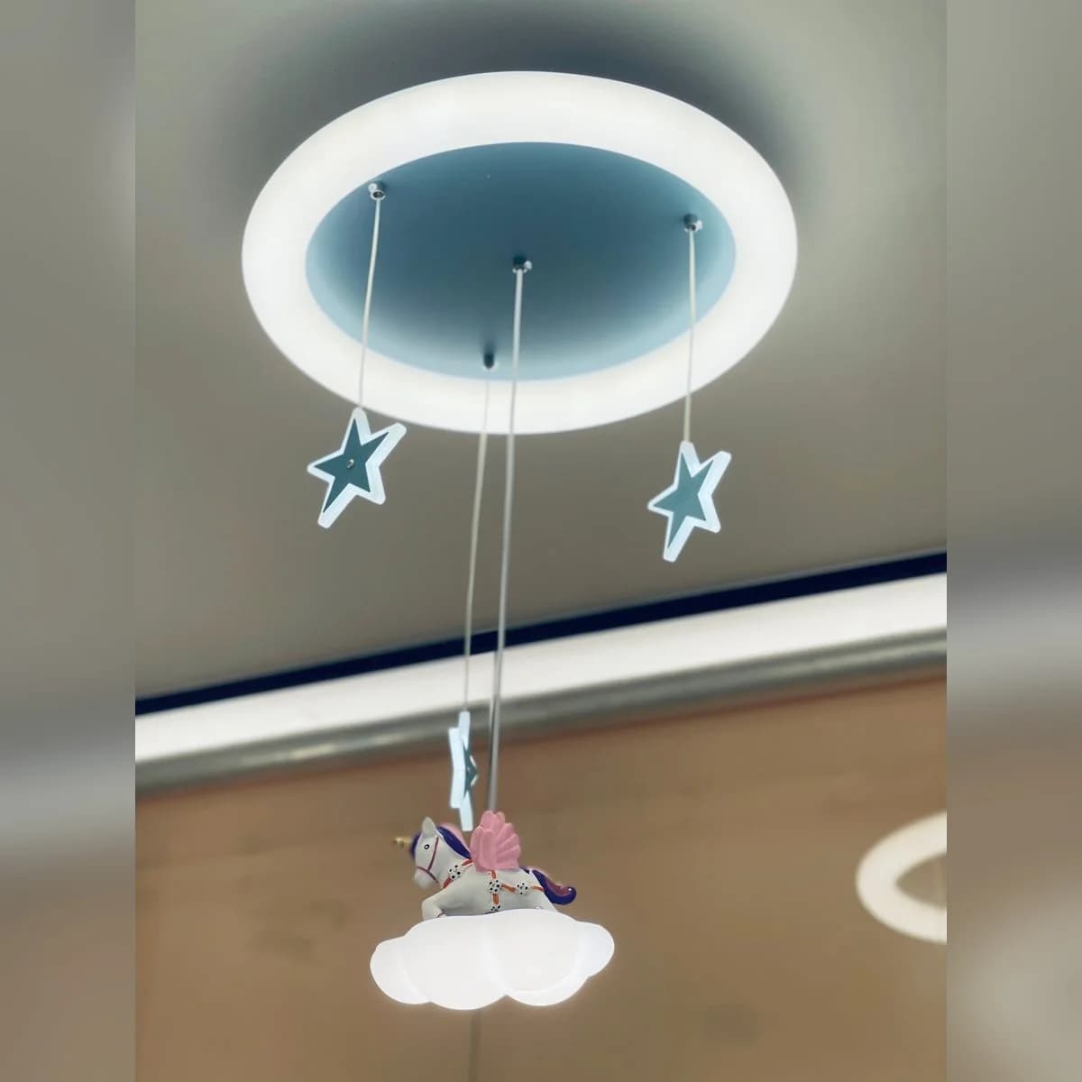 נברשת תקרה לד לחדר ילדים עם ענן וסוס ורוד 2