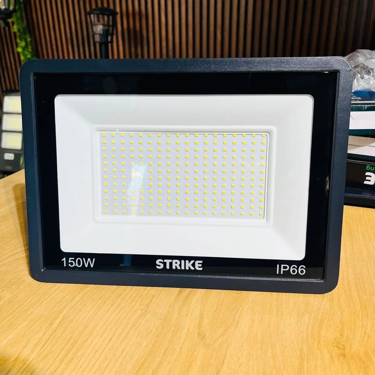 150W Black Outdoor LED Floodlight IP66 2
