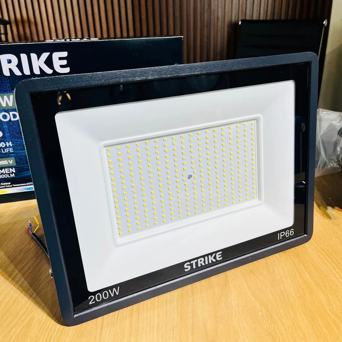 פנס הצפה לד חיצוני שחור 200 וואט IP66 2
