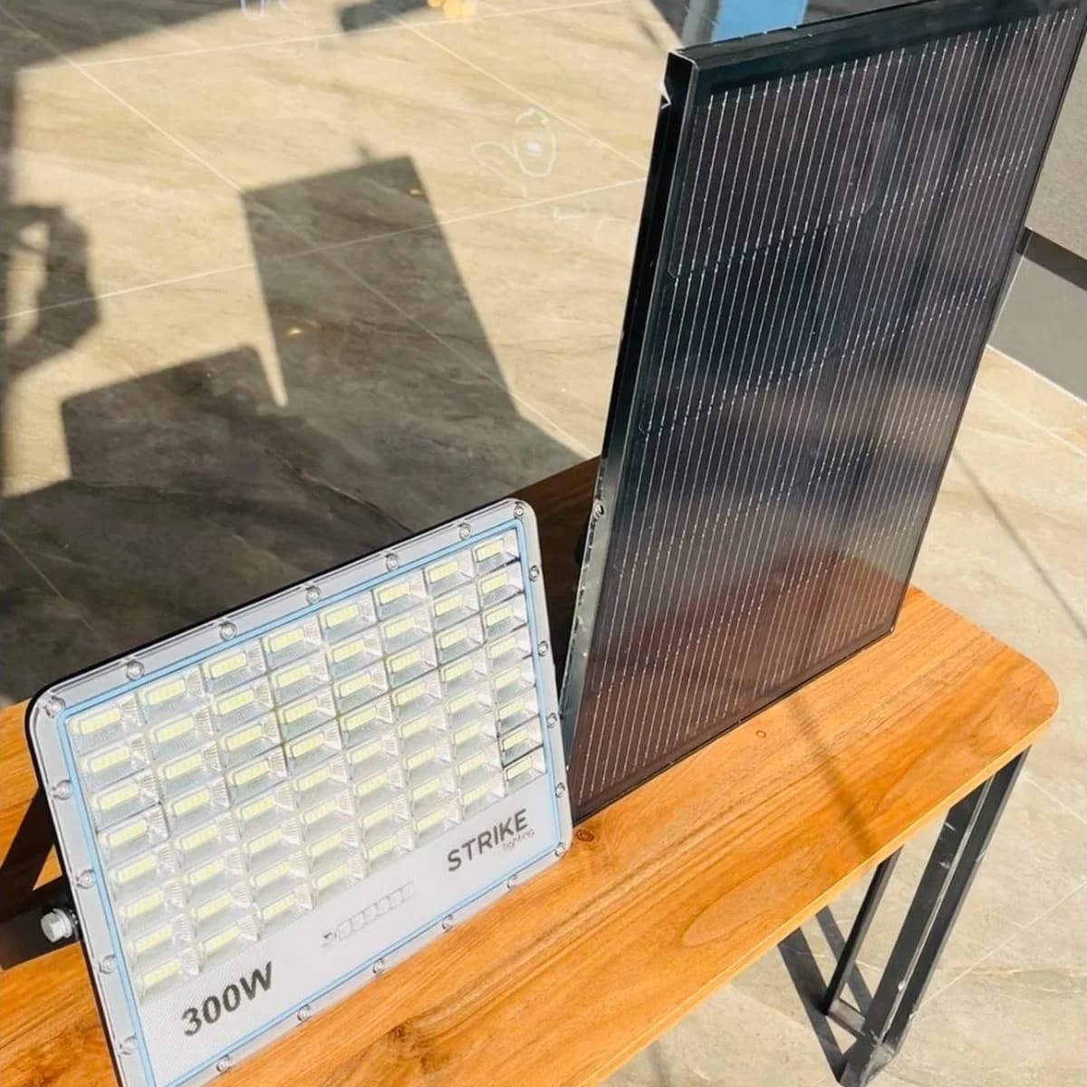 פנס הצפה סולארי לד לחוץ 300 וואט 4