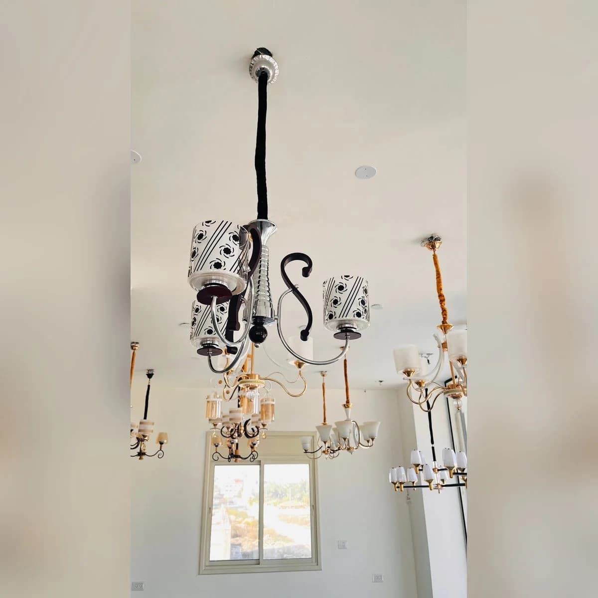 ثريا كلاسيك 3 ذراع كروم مع زجاج منقوش
