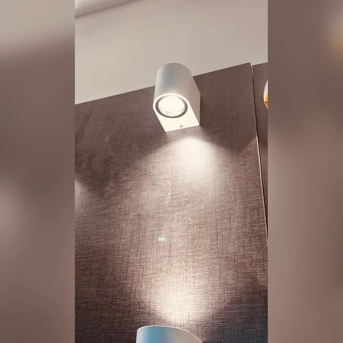 وحدة إضاءة جدارية خارجية داون أبيض