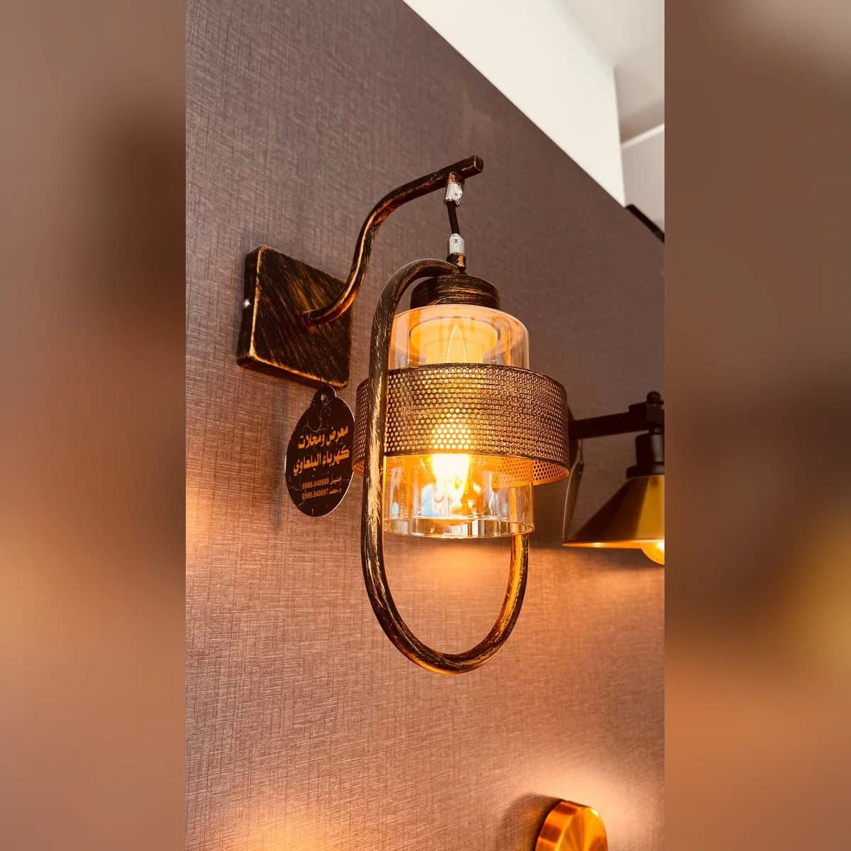 ثريا جدارية كلاسيك بمعدن معتق وزجاج شفاف